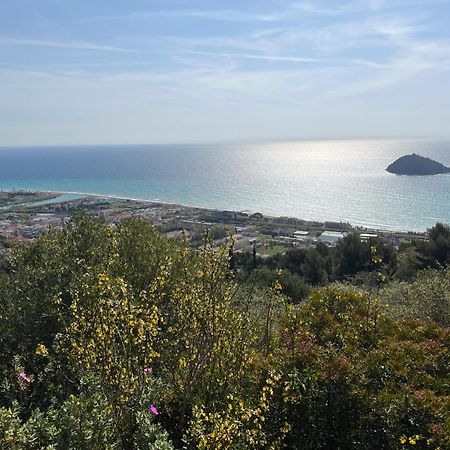 Ines Rivieraholiday Албенга Екстериор снимка